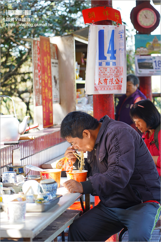 南投中寮石龍宮》泡麵土地公？人氣超旺的求財、求業績好、求好運的山中土地公廟！