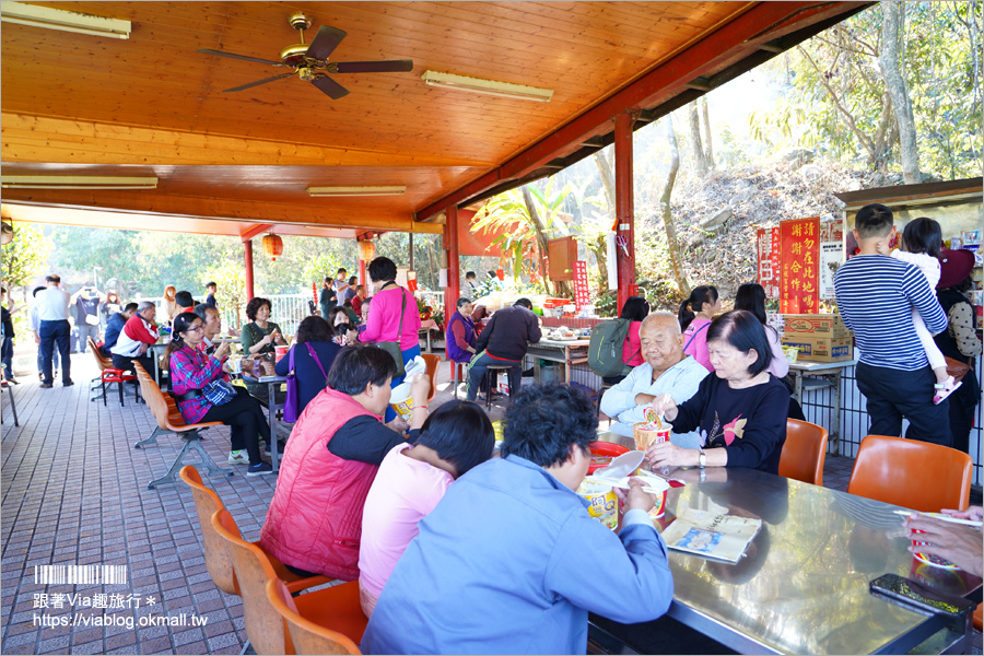 南投中寮石龍宮》泡麵土地公？人氣超旺的求財、求業績好、求好運的山中土地公廟！