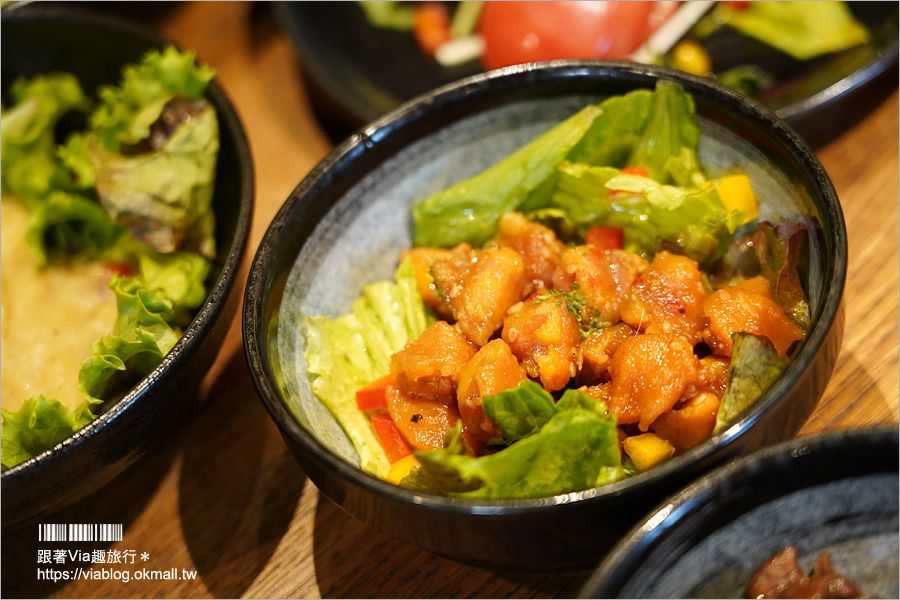 福岡餐廳推薦》元祖蕃茄拉麵 三味(十日惠比須店)～CP值高的吃到飽！除了必吃蕃茄拉麵外，還有蕃茄牛腸鍋等好料任你吃！