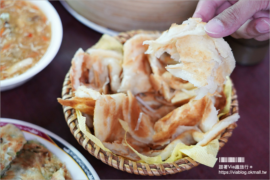 高雄美食》厚得福餐館～人氣的北方麵食小吃：小籠湯包、麵食、蔥油餅、尤其烙餅很好吃喲！