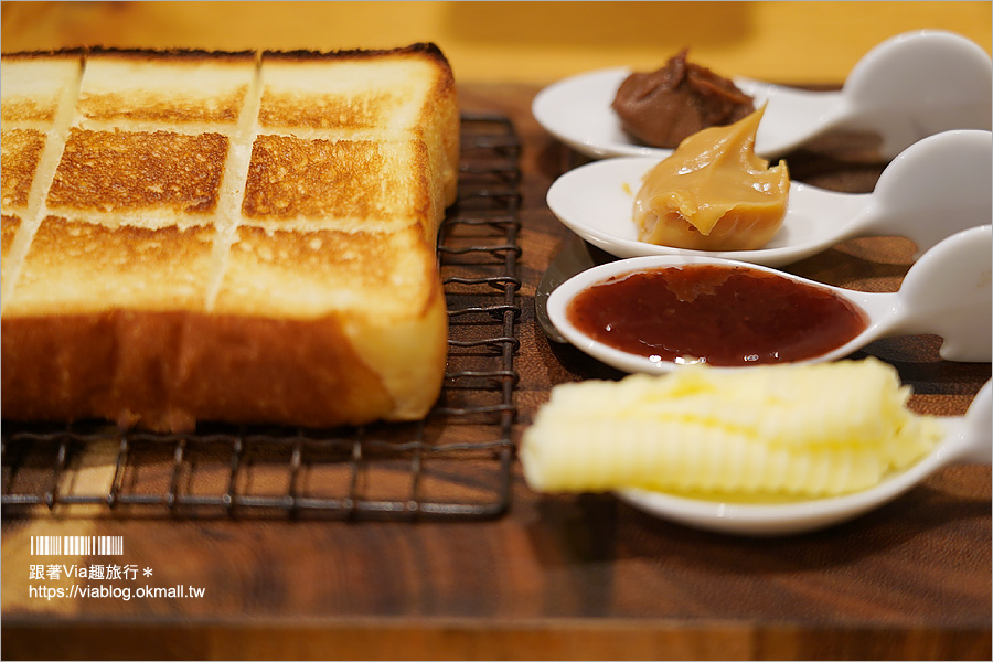 大阪排隊吐司》高級食パン《嵜本&jam》SAKImoto BAKERY～近難波站的人氣排隊吐司，多種創新口味果醬好好味