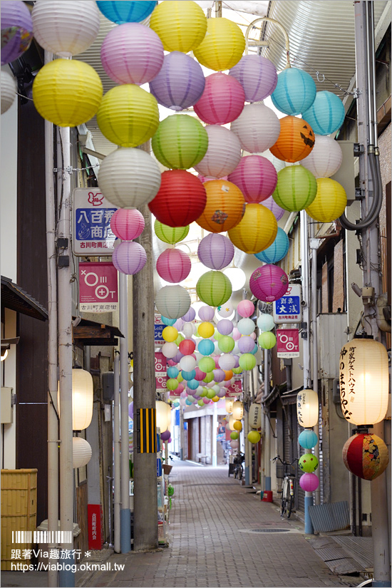 京都打卡景點》古川町商店街～七彩燈籠好繽紛～彩色糖果風的古樸風商店街打卡去！