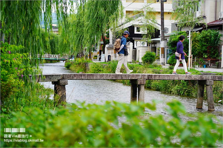 京都私房景點》京都一本橋／行者橋～柳樹相伴的古老小石橋，底下溪水超級清澈的小秘境旅點！