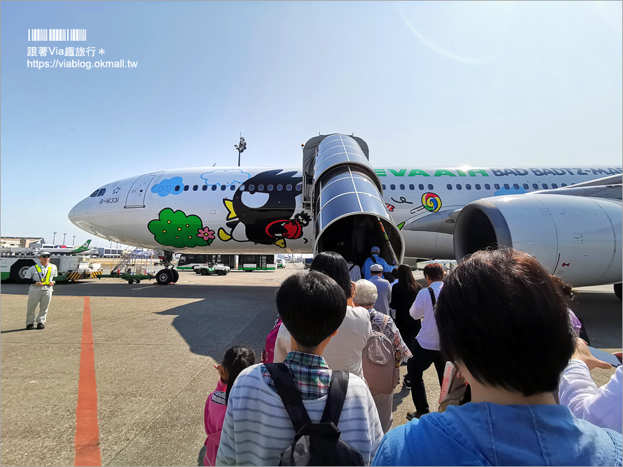 長榮彩繪機》長榮飛福岡～BR106酷企鵝郊遊機初體驗！超多酷企鵝及好伙伴陪你搭機趣！