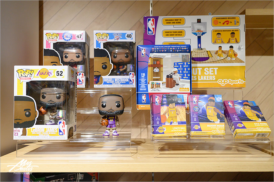 NBA球迷必看》NBA Store台南新光店全新開幕～各球隊球衣、PUMA籃球鞋、Herschel包包…各式NBA周邊商品這裡買！！