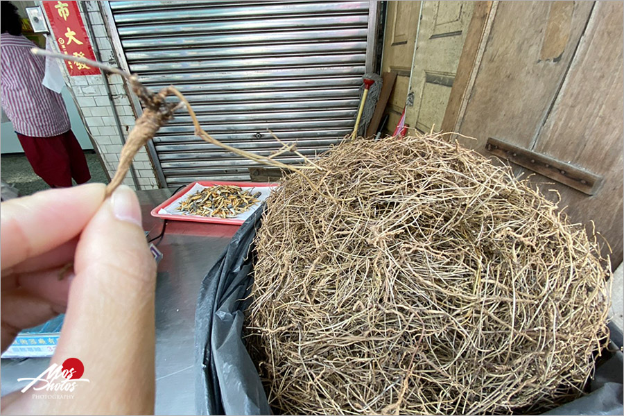 澎湖美食》北辰市場老地方排骨麵～品嘗在地人吃的早餐，逛透澎湖傳統早市，好吃好玩好有趣！！