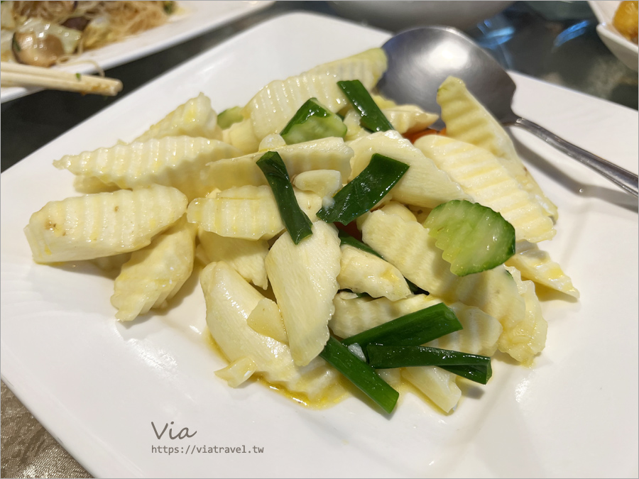 埔里美食》南投桃米生態村餐廳～土角厝水上庭園餐廳，傳說中的水上旋轉餐桌…..下次再試！