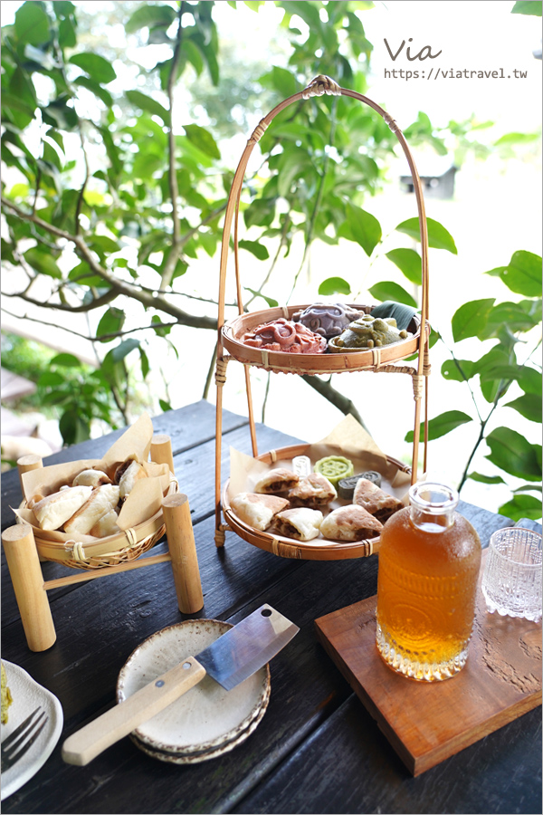 日月潭美食》日月潭湖の怪物咖啡～嗨！營業中首集就來這！翻新紅龜粿套餐下午茶，不預約吃不到！