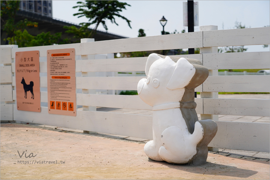 台中最新公園》太平馬卡龍公園～全台最高戶外溜滑梯玩翻天！還有專為毛小孩設計的寵物樂園，跟著Via一起來搶鮮看～