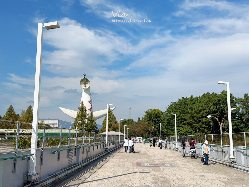 大阪萬博紀念公園》大阪必去景點地標～太陽之塔！還有季節限定的火紅波波草美景一次收集！