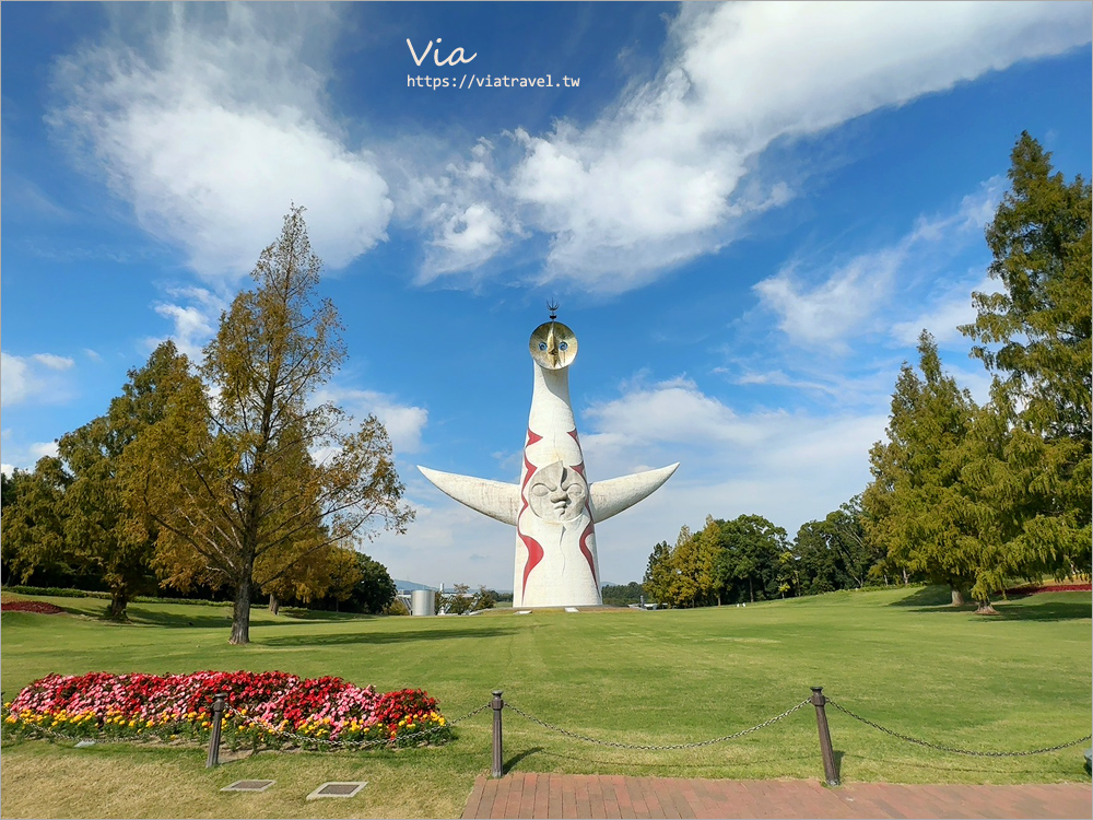 大阪萬博紀念公園》大阪必去景點地標～太陽之塔！還有季節限定的火紅波波草美景一次收集！