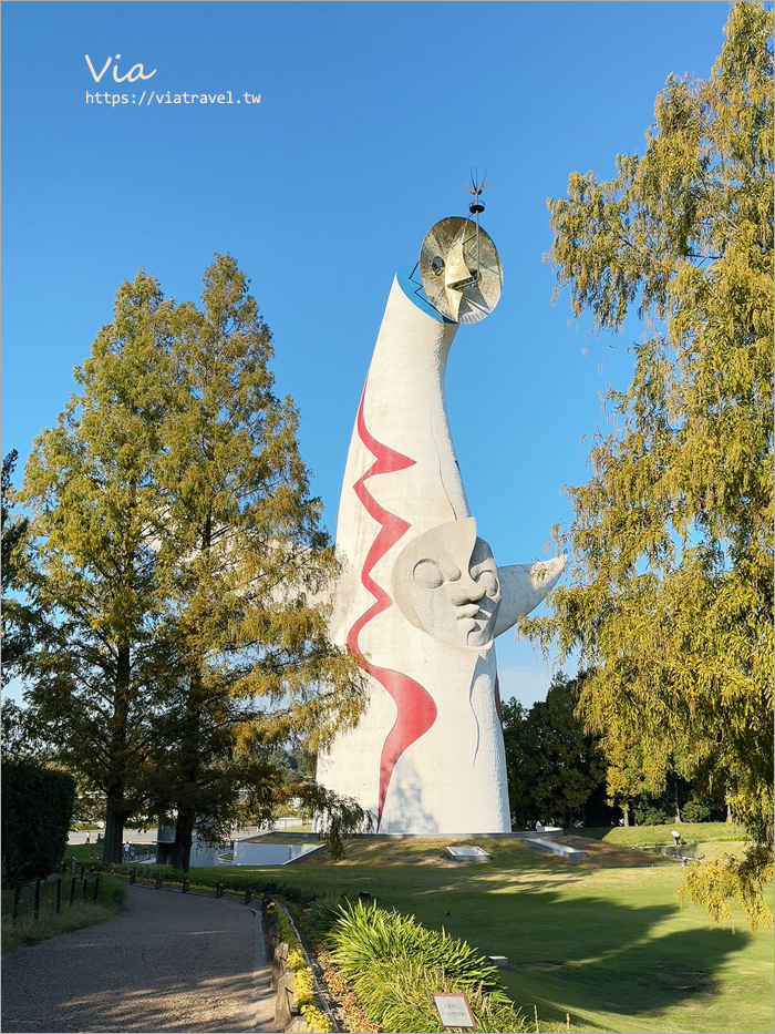 大阪萬博紀念公園》大阪必去景點地標～太陽之塔！還有季節限定的火紅波波草美景一次收集！