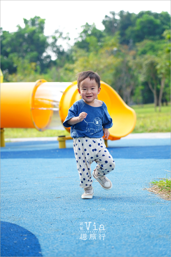 親子公園》草屯酷比親子運動公園～三層樓高貨櫃遊戲區＋溜滑梯超刺激，Ｑ寶初遊心得報告！