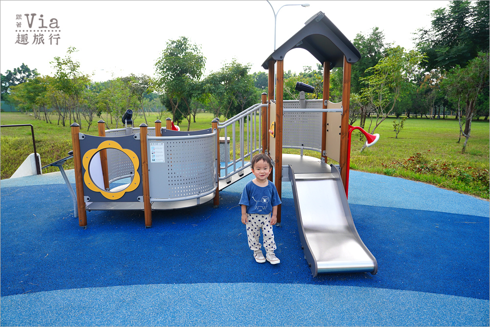 親子公園》草屯酷比親子運動公園～三層樓高貨櫃遊戲區＋溜滑梯超刺激，Ｑ寶初遊心得報告！