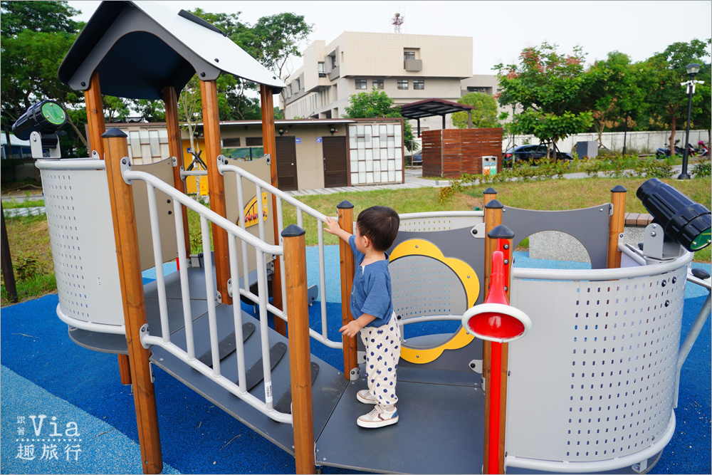 親子公園》草屯酷比親子運動公園～三層樓高貨櫃遊戲區＋溜滑梯超刺激，Ｑ寶初遊心得報告！