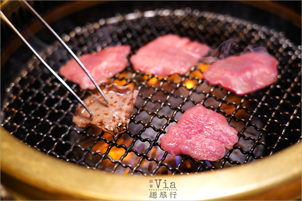 名古屋燒肉餐廳》飛驒牛燒肉-牛三昧納屋橋店～緊鄰景點納屋橋旁，吃燒肉兼賞河畔美景好愜意！