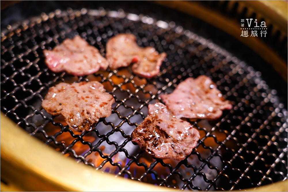 名古屋燒肉餐廳》飛驒牛燒肉-牛三昧納屋橋店～緊鄰景點納屋橋旁，吃燒肉兼賞河畔美景好愜意！