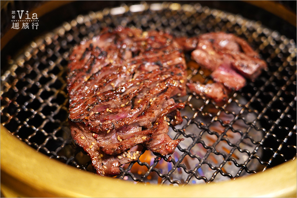 名古屋燒肉餐廳》飛驒牛燒肉-牛三昧納屋橋店～緊鄰景點納屋橋旁，吃燒肉兼賞河畔美景好愜意！