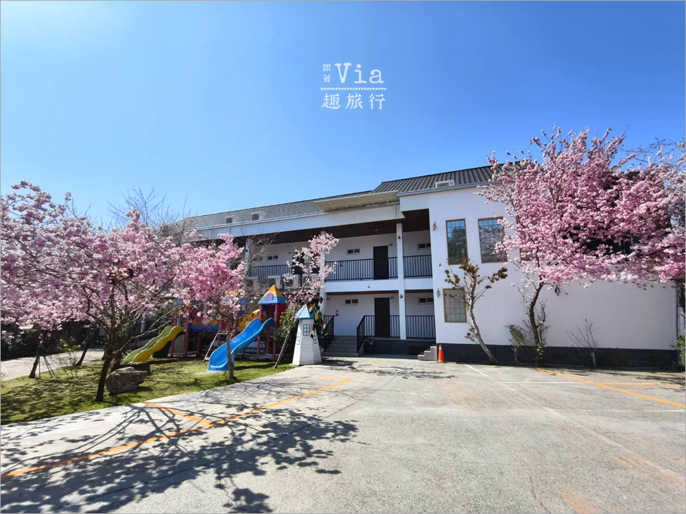 清境駿亦景觀民宿》被櫻花包圍的民宿住這間~日式白屋加上香水櫻盛開的畫面美不勝收! 清境駿亦景觀民宿》被櫻花包圍的民宿住這間~日式白屋加上香水櫻盛開的畫面美不勝收!