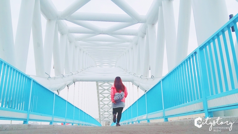 台中北屯景點》海天橋～台中IG打卡熱點，藍白自行車景觀橋怎麼拍都好看