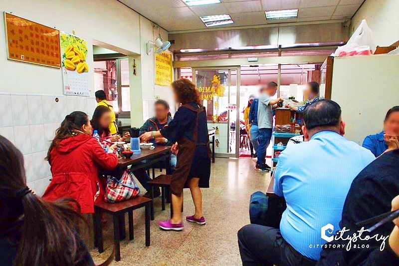 高雄鹽埕區美食》港園牛肉麵～在地人推薦-老字號排隊名店，實在好吃