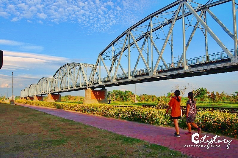 高雄大樹景點》高屏溪舊鐵橋天空步道～下淡水溪鐵橋(高雄端)熱門拍照熱點-絕美自然系濕地公園