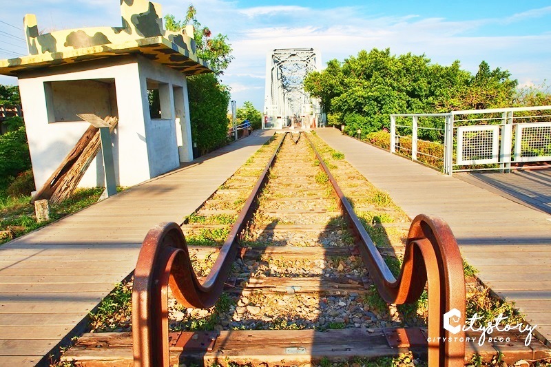 高雄大樹景點》高屏溪舊鐵橋天空步道～下淡水溪鐵橋(高雄端)熱門拍照熱點-絕美自然系濕地公園