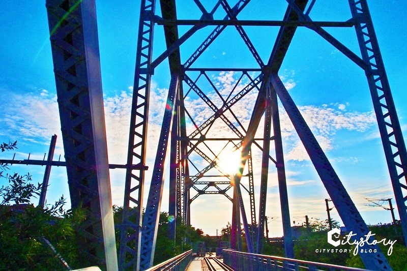 高雄大樹景點》高屏溪舊鐵橋天空步道～下淡水溪鐵橋(高雄端)熱門拍照熱點-絕美自然系濕地公園