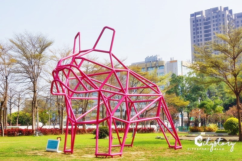 台中草悟道》IG打卡熱點～草悟道粉紅法鬥藝術裝置，經國綠園道文青散步地圖