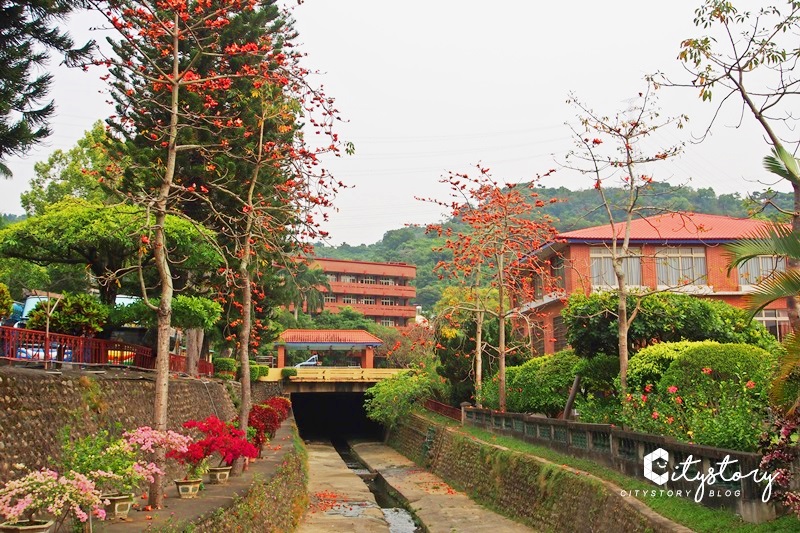 台中霧峰景點》林家萊園～藏在高中校園內免費國定古蹟景點-優美古典小橋流水