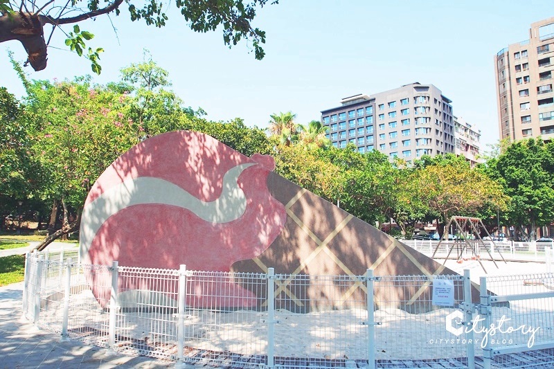 台中冰淇淋溜滑梯》福星公園～巨大冰淇淋磨石溜滑梯，最新夢幻夏日粉紅IG打卡點