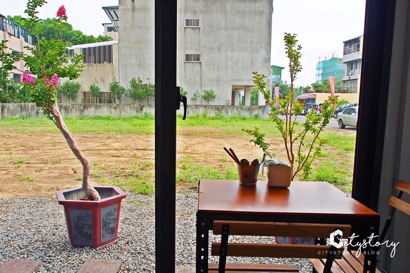 草屯早午餐》B1brekky～藍色貨櫃屋澳洲早午餐，工業極簡風咖啡廳