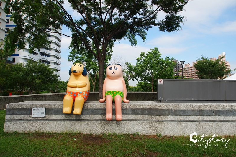 台中藍色巨人》台中軟體園區～DALI ART藝術廣場-藍色巨人玫瑰花現身台中啦