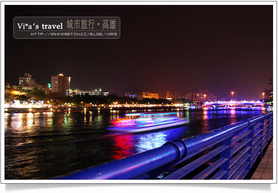 高雄旅遊景點》高雄哪裡好玩～愛河愛之船夜景